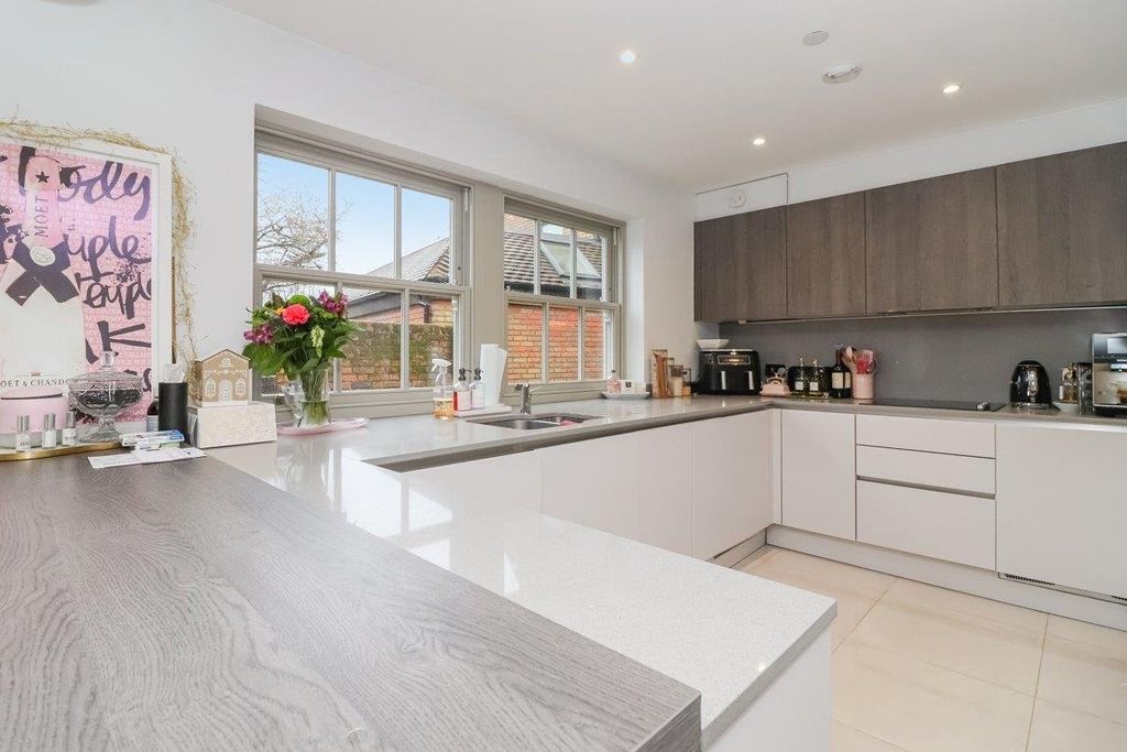 Property photo 3 of 10 Picture No. 18