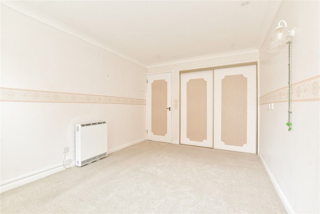 Property photo 1 of 8 Bedroom