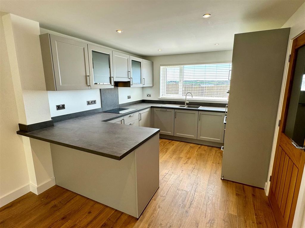 Property photo 3 of 11 3 Trevithick Way Kitchen