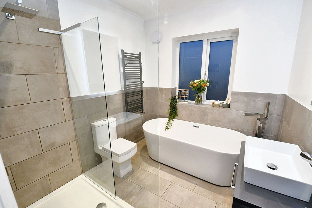 Property photo 2 of 20