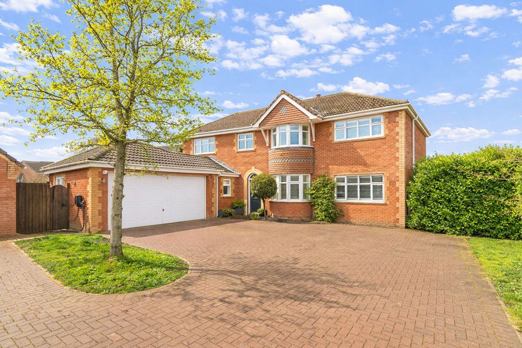 Property photo 1 of 32