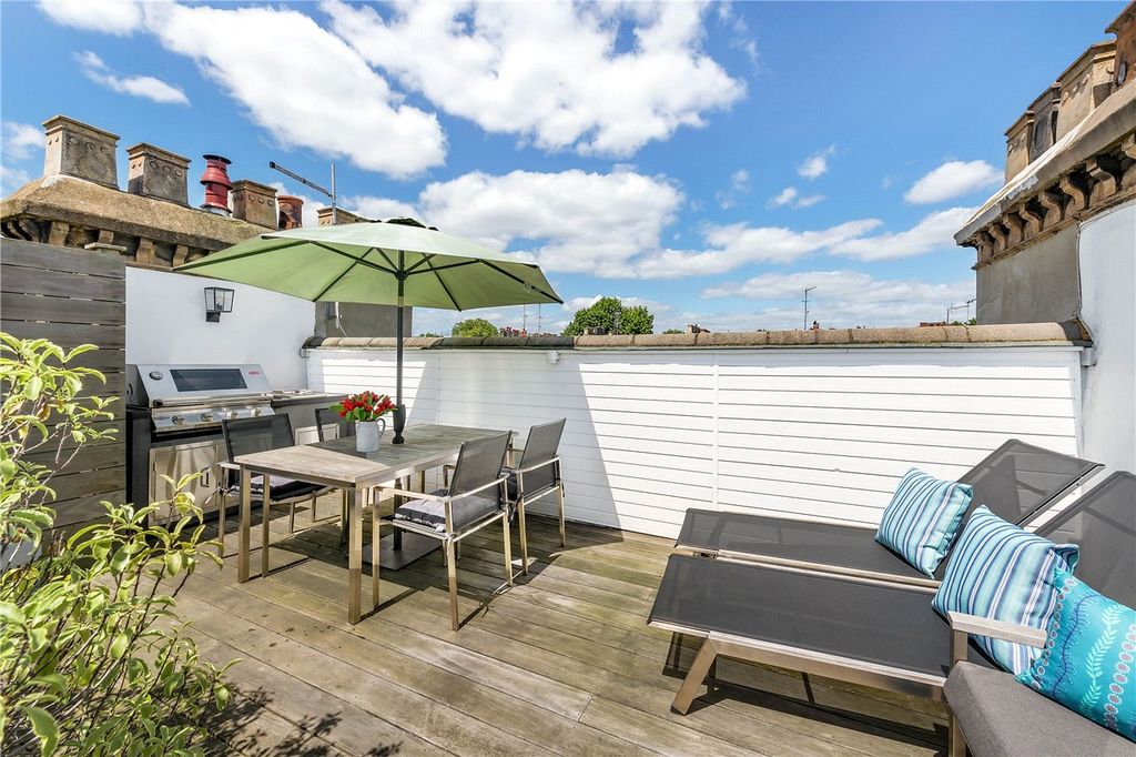 Property photo 2 of 12 Roof Terrace