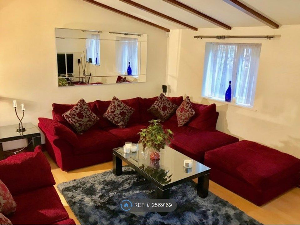 Property photo 1 of 8 Living Room