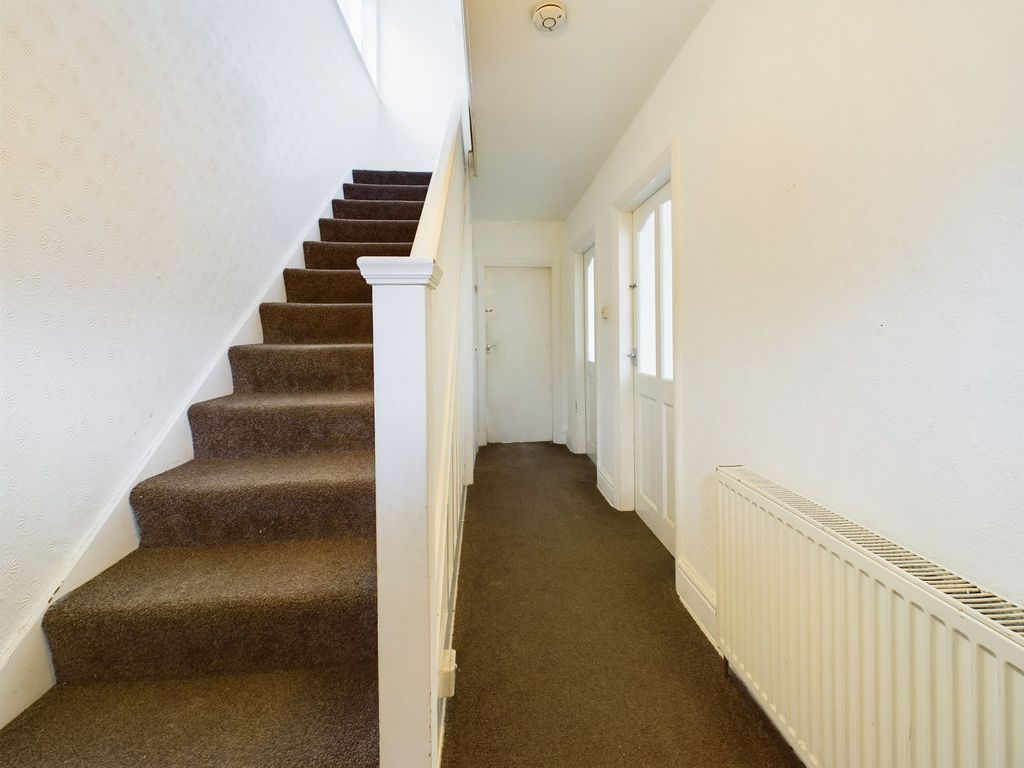 Property photo 2 of 12 Entrance Hall