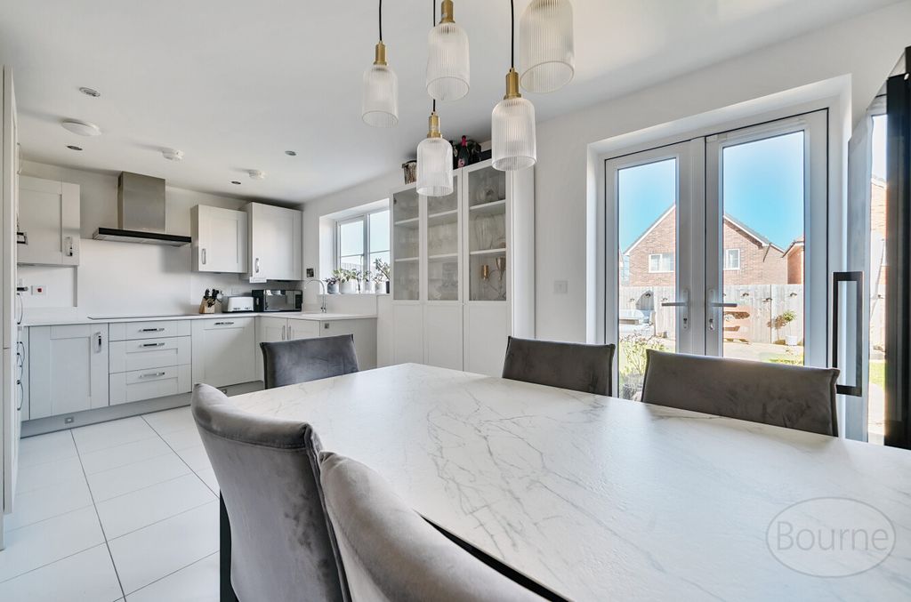 Property photo 3 of 21 30017F8F-Bbe5-48F...