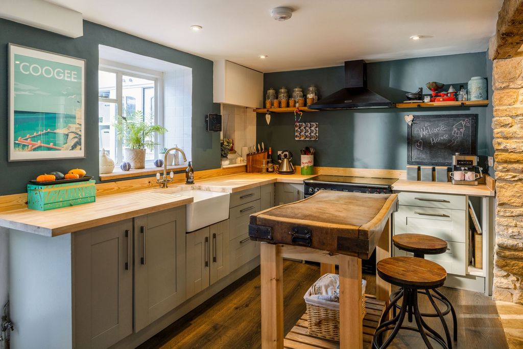 Property photo 3 of 16