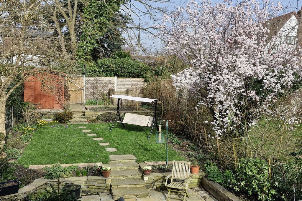 Property photo 2 of 27 Garden