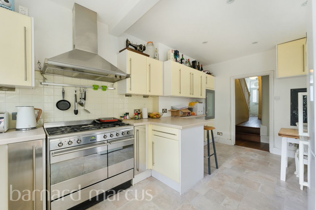 Property photo 3 of 12 Kitchen