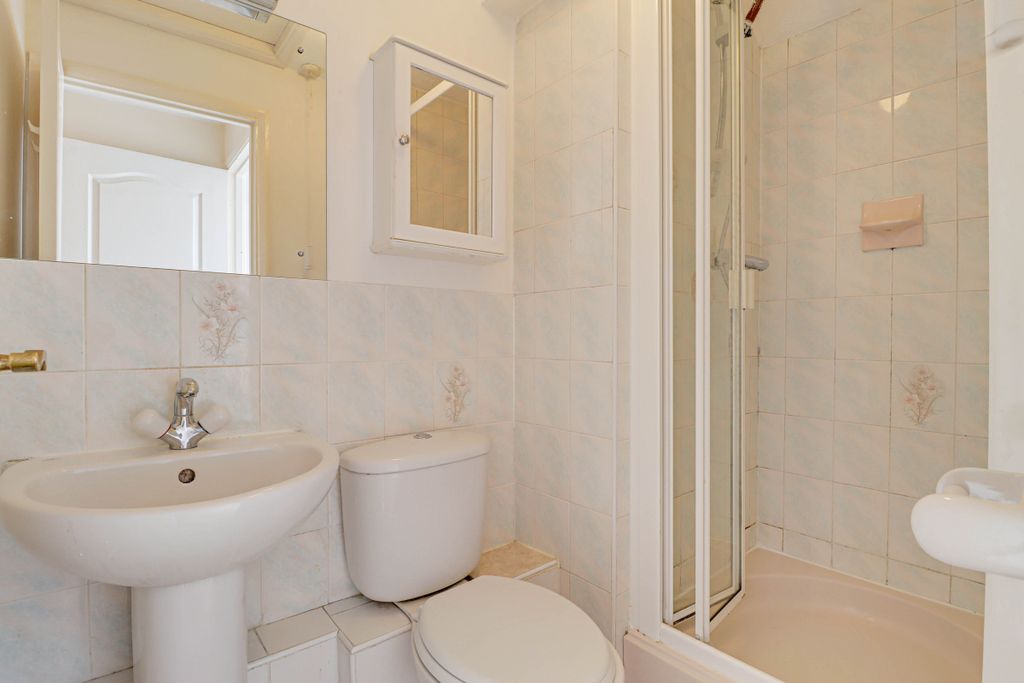 Property photo 3 of 16 Img0523Img0525