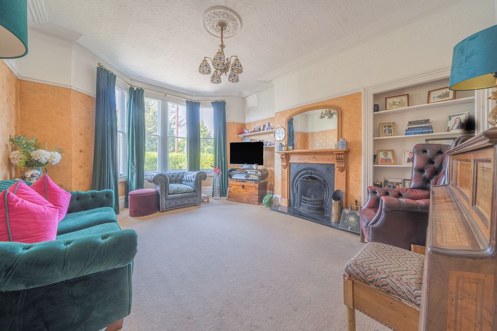 Property photo 2 of 25 Sitting Room