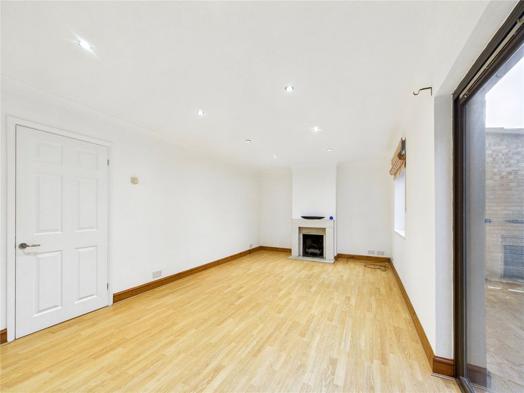 Property photo 3 of 18 Picture No. 10