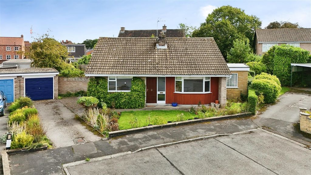 Property photo 1 of 15 External