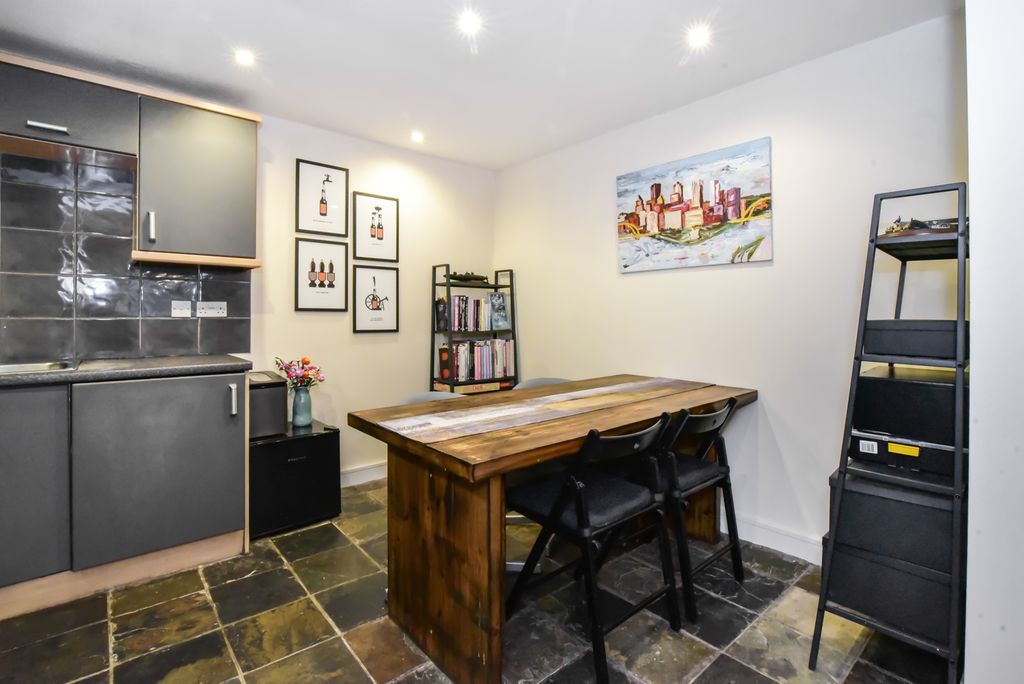 Property photo 3 of 10 Pbox-Img.Jpg