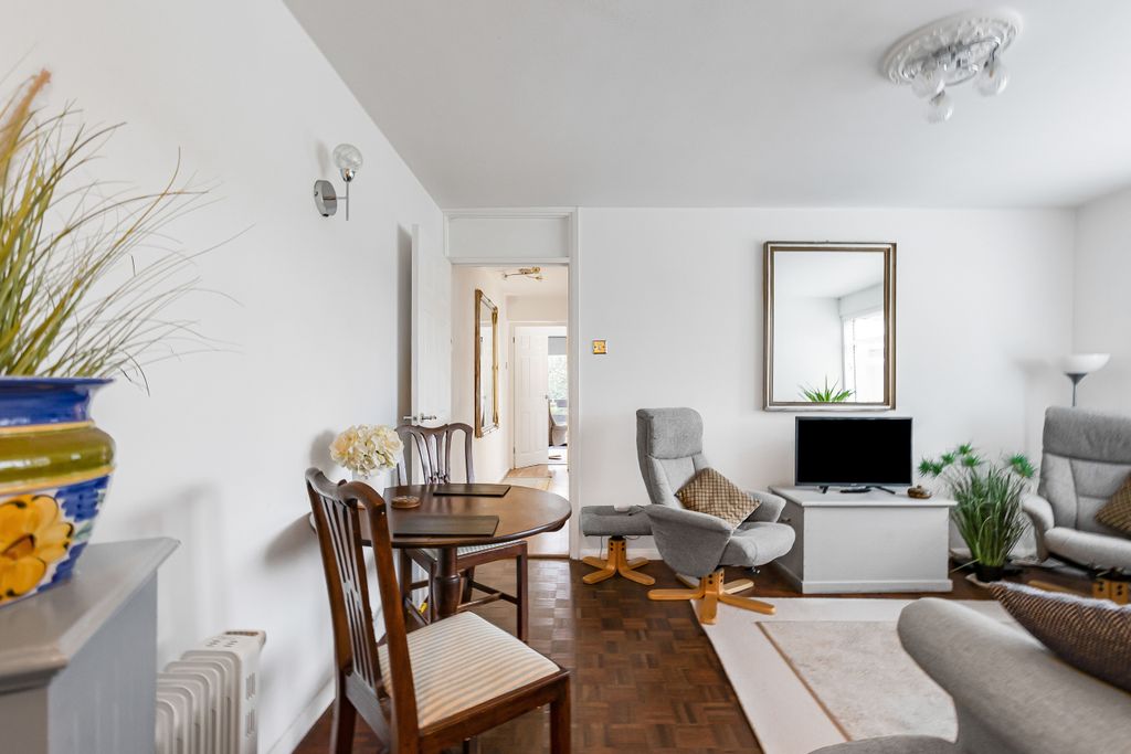 Property photo 3 of 16 Lounge/Diner