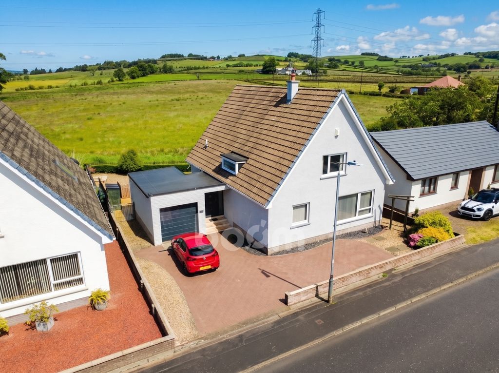 Property photo 1 of 32 Main Road, Gateside External Two