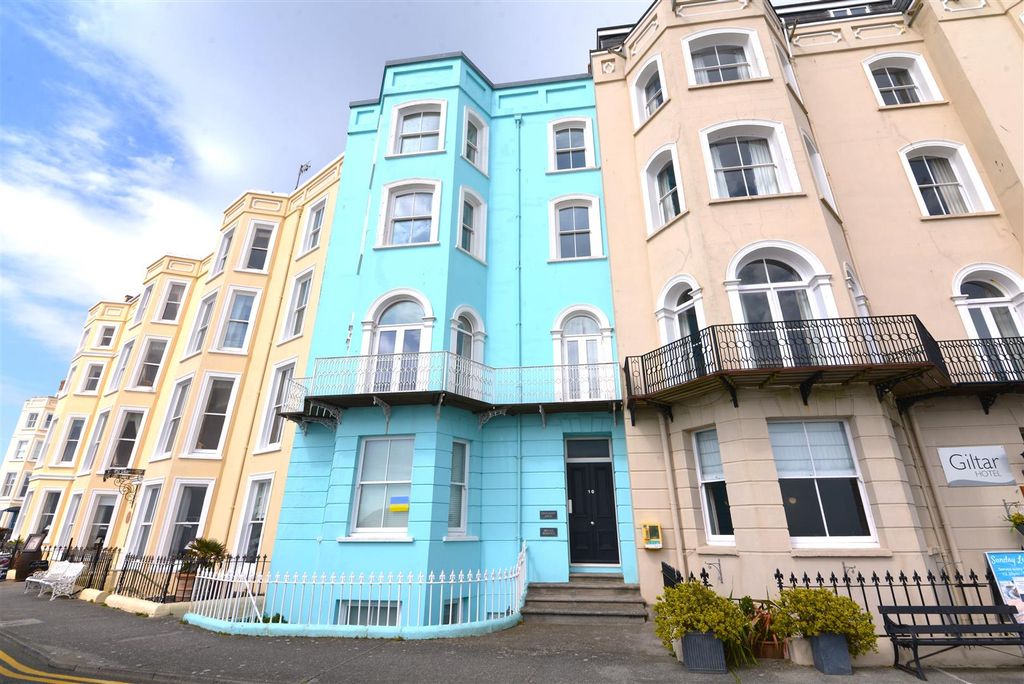 Property photo 1 of 10 Connaught House.Jpg