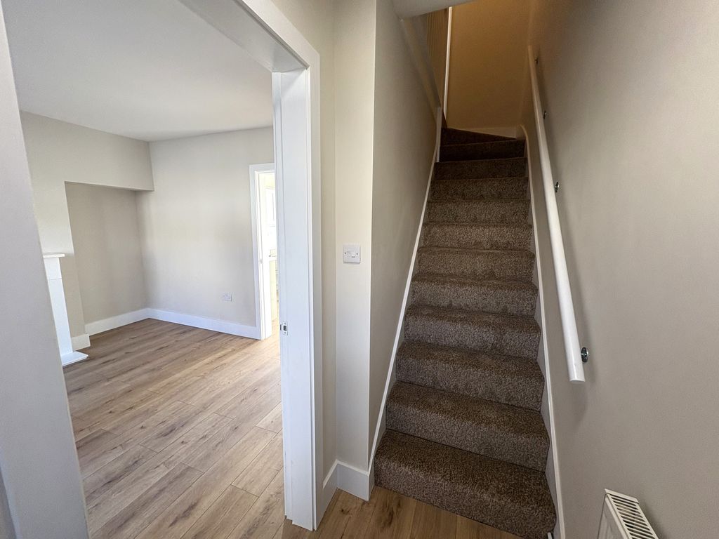 Property photo 2 of 17 Hallway