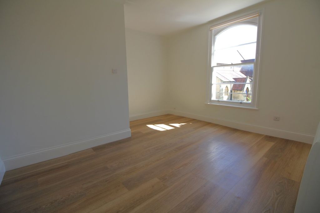 Property photo 3 of 6 Picture No. 04