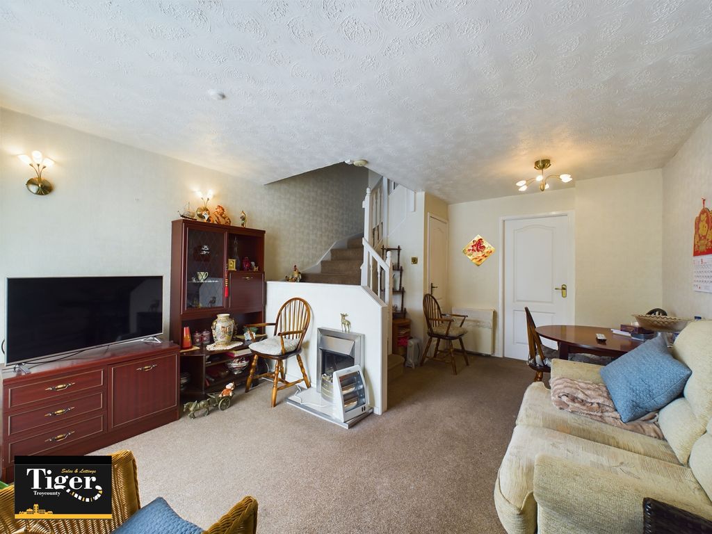 Property photo 2 of 16 Cam02176G0-Pr0338-Still006