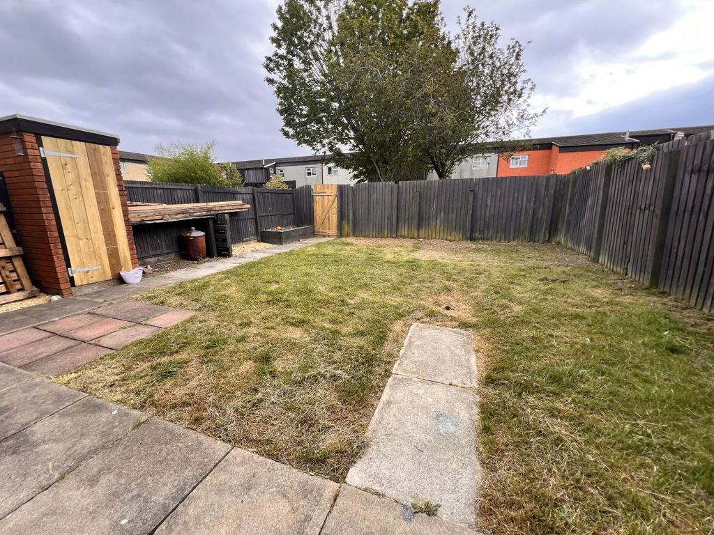 Property photo 1 of 15 Rear Garden i