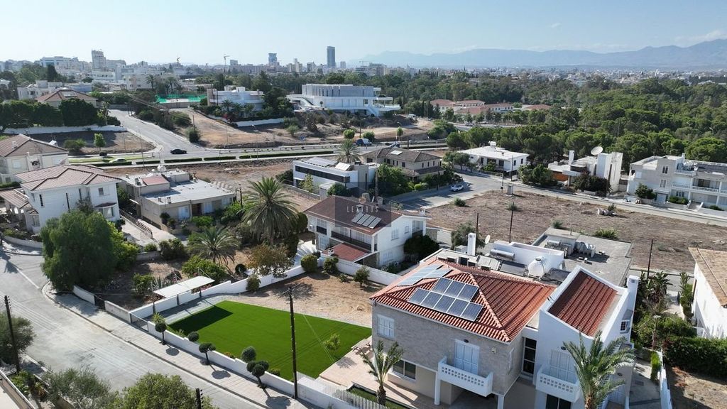 Property photo 2 of 50