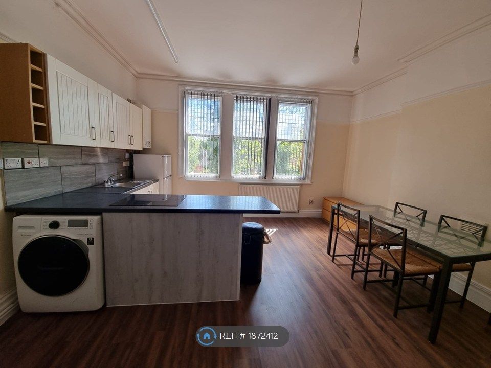 Property photo 1 of 6 Kitchen Diner