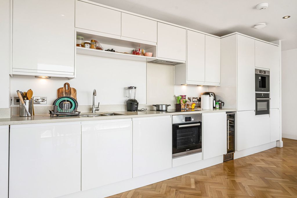 Property photo 3 of 17 Kitchen