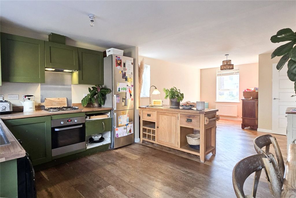 Property photo 3 of 14 Kitchen Area