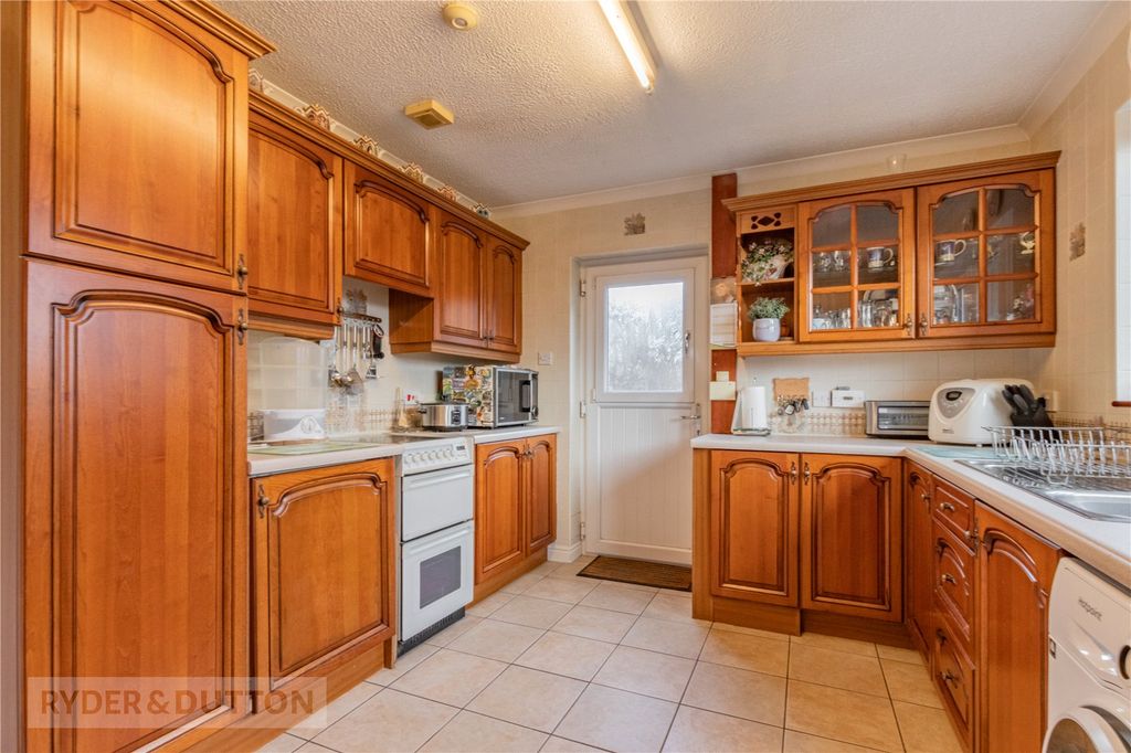 Property photo 3 of 28 Kitchen