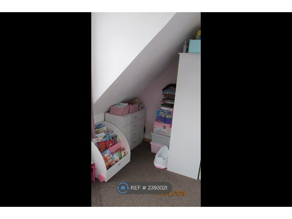 Property photo 2 of 20 Top Bedroom