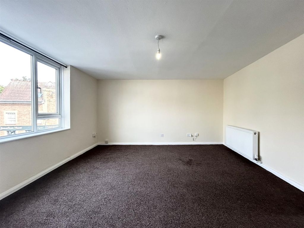 Property photo 2 of 9 8c04Df96-6263-46c7-9E59-A49E223Fd567.Jpg