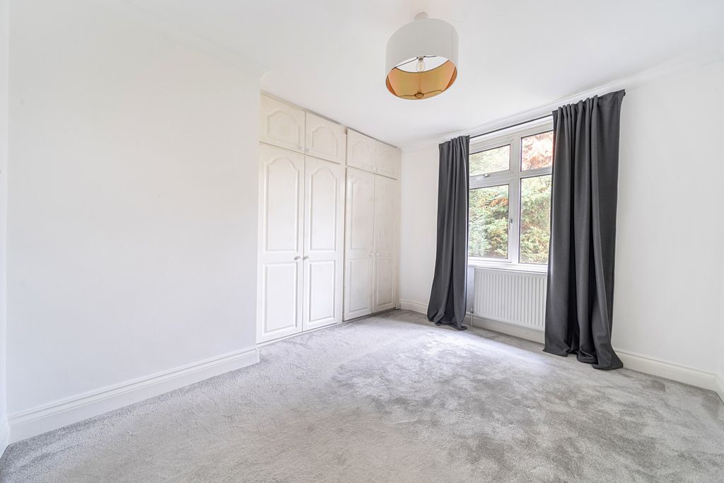 Property photo 3 of 17 Bedroom