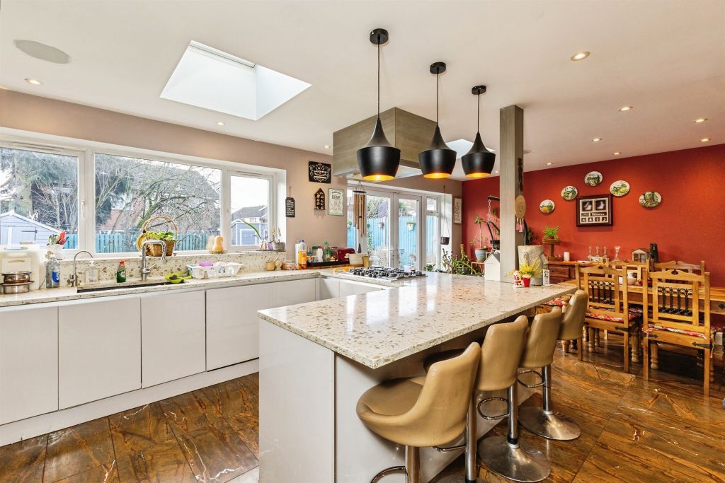 Property photo 3 of 32