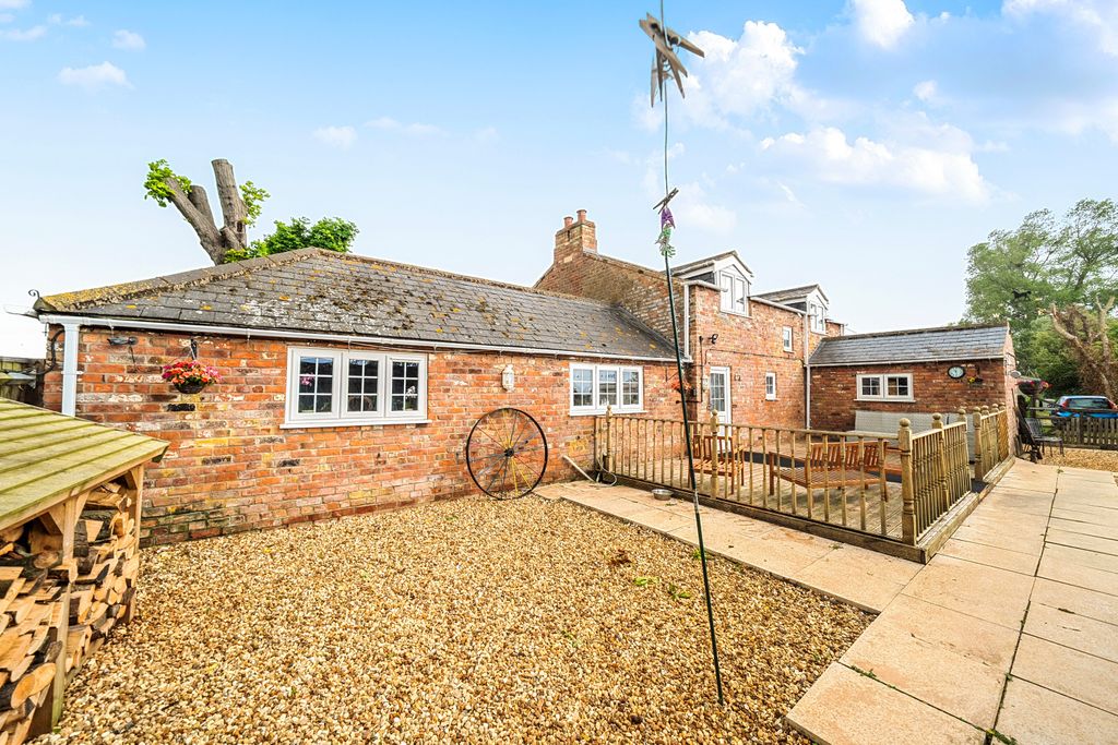 Property photo 2 of 24