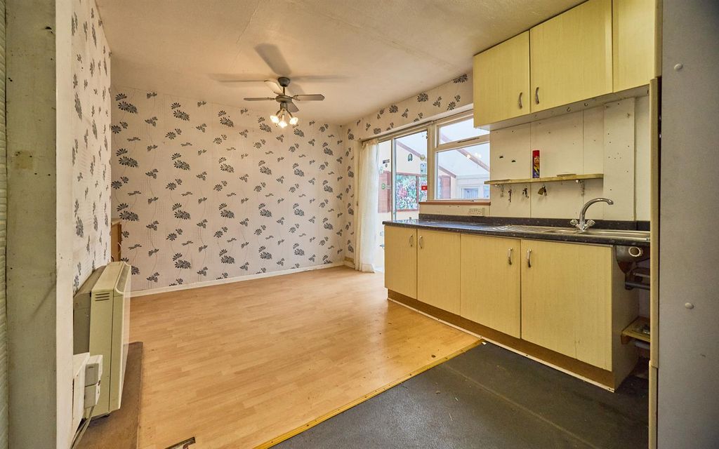 Property photo 2 of 19 Dining Kitchen To Rear