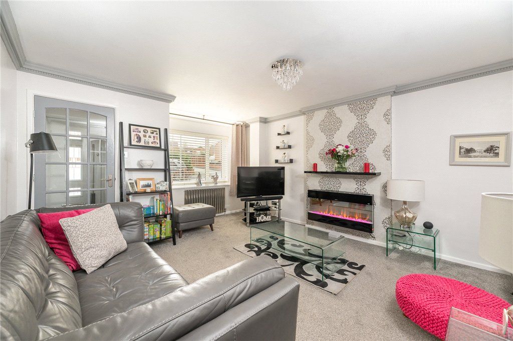 Property photo 2 of 33 Living Room