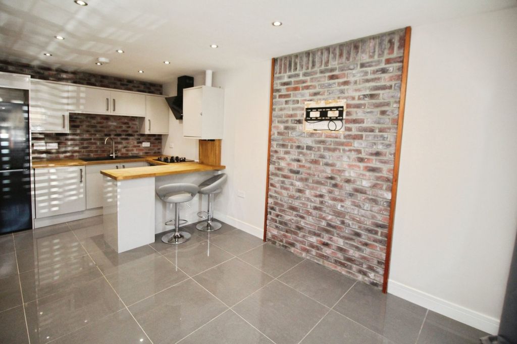 Property photo 2 of 11 Lounge/Kitchen