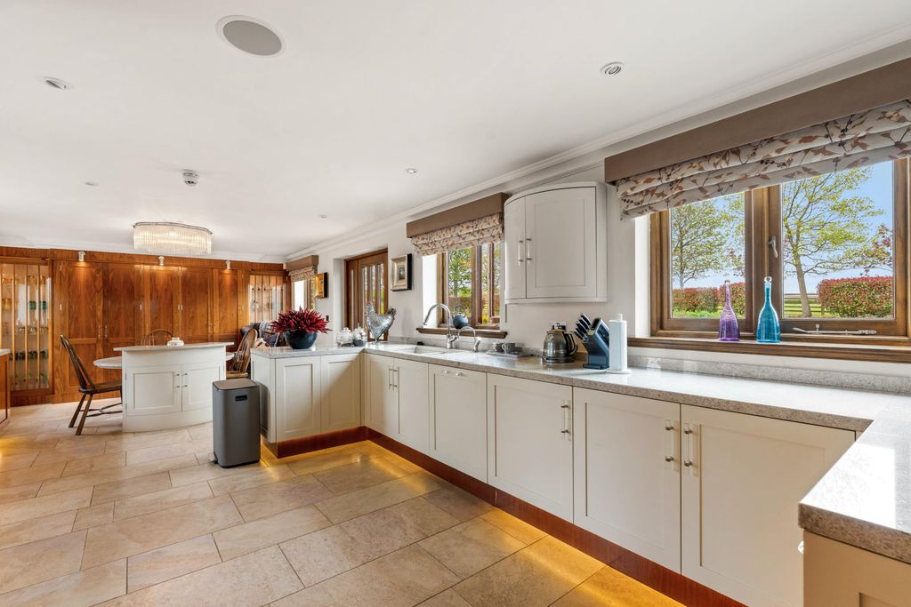 Property photo 3 of 40 Image