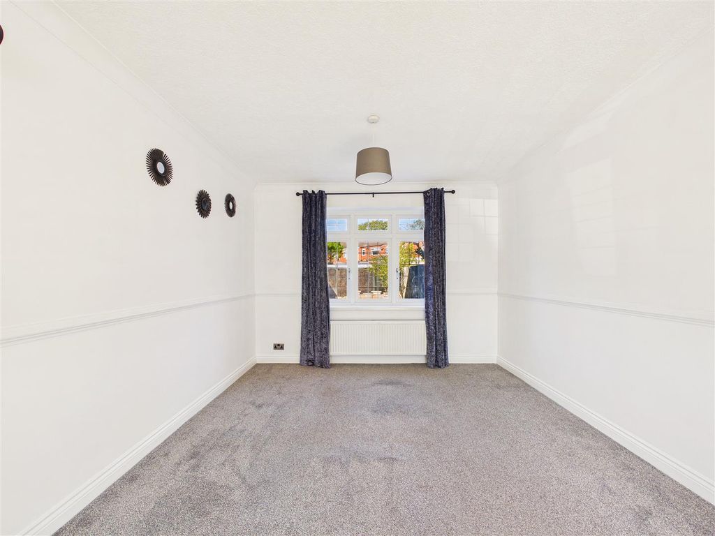 Property photo 3 of 13 Cam05193G0-Pr0215-Still005.Jpg
