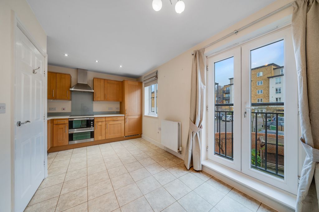 Property photo 2 of 13 09-07d381719 - Mcb - Ns - 1 Trafford Way Br3 1Bu -
