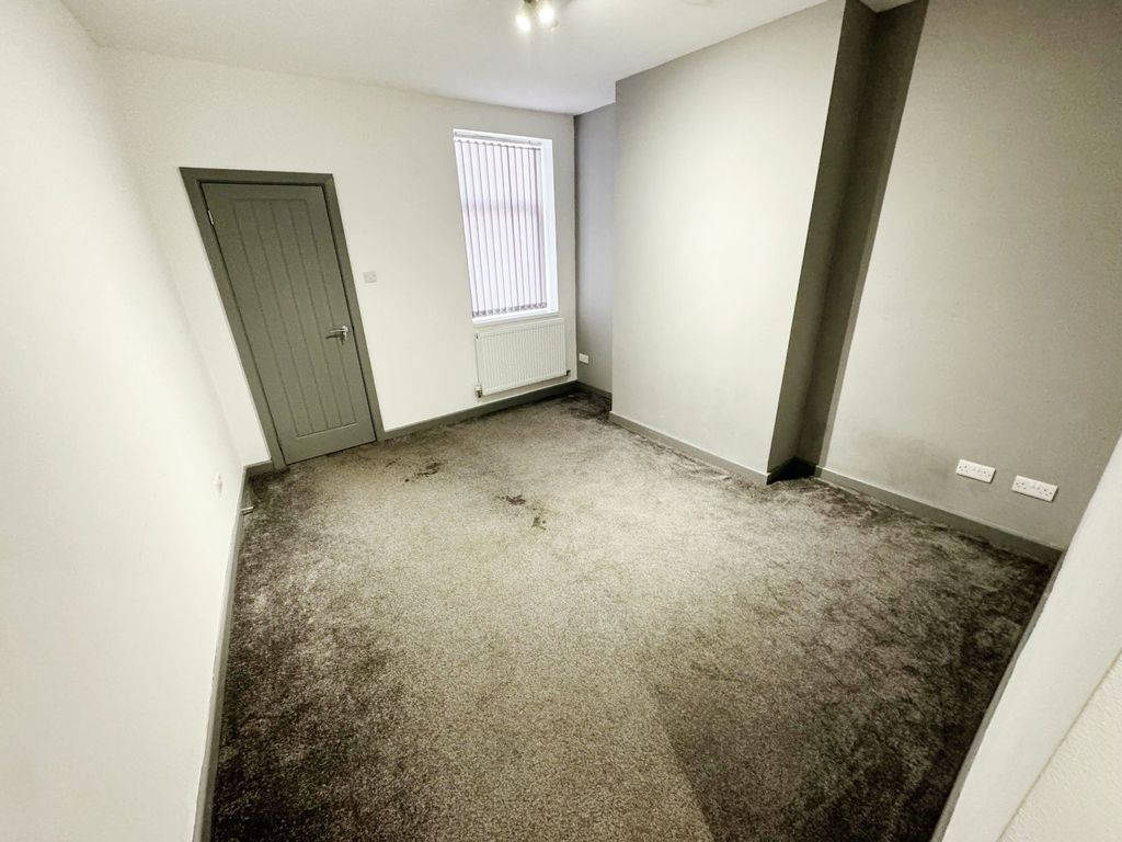 Property photo 2 of 6 Living Room