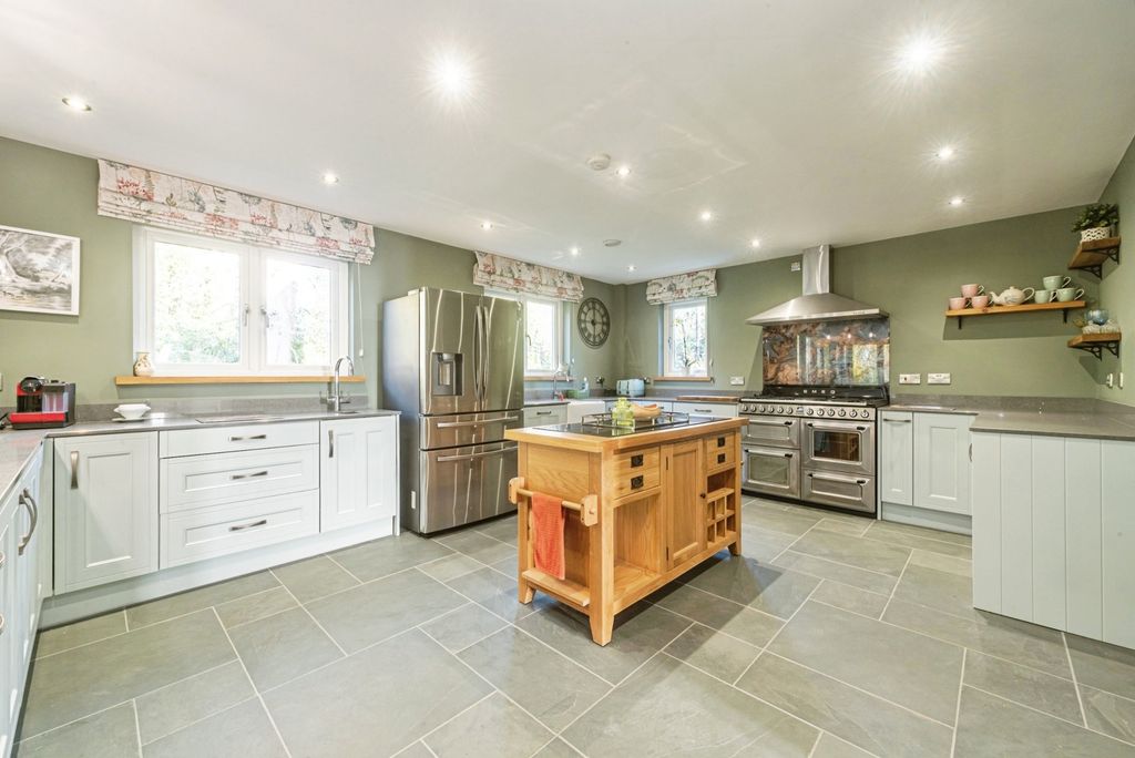 Property photo 2 of 34 Pbox-Img.Jpg