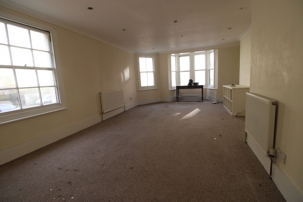 Property photo 3 of 12 Img_3544