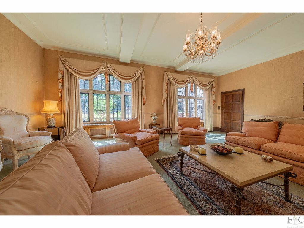 Property photo 3 of 33