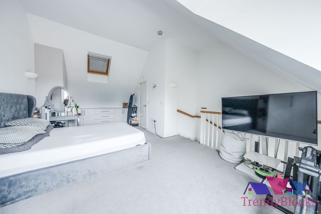 Property photo 2 of 53