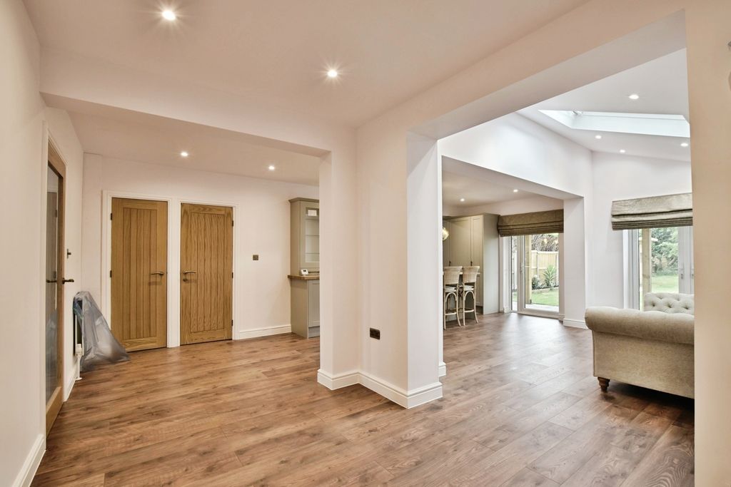 Property photo 3 of 26 Pbox-Img.Jpg