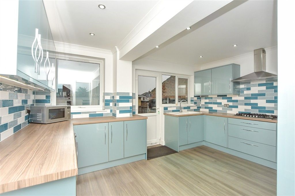 Property photo 2 of 15 Kitchen