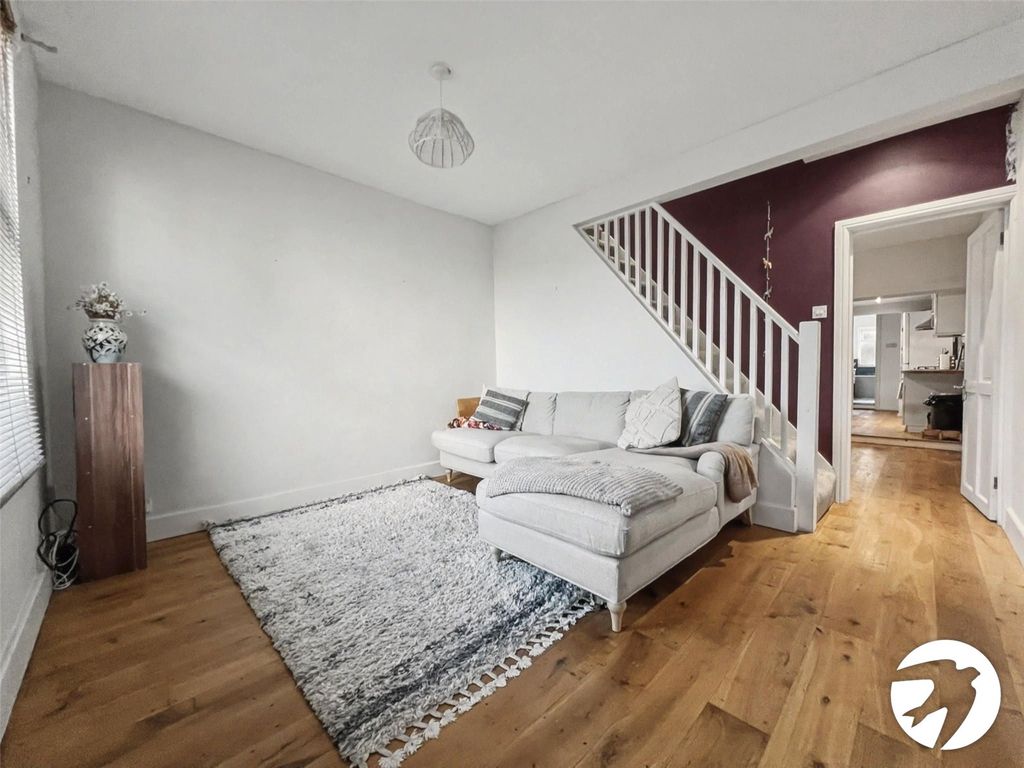 Property photo 3 of 12 Lounge