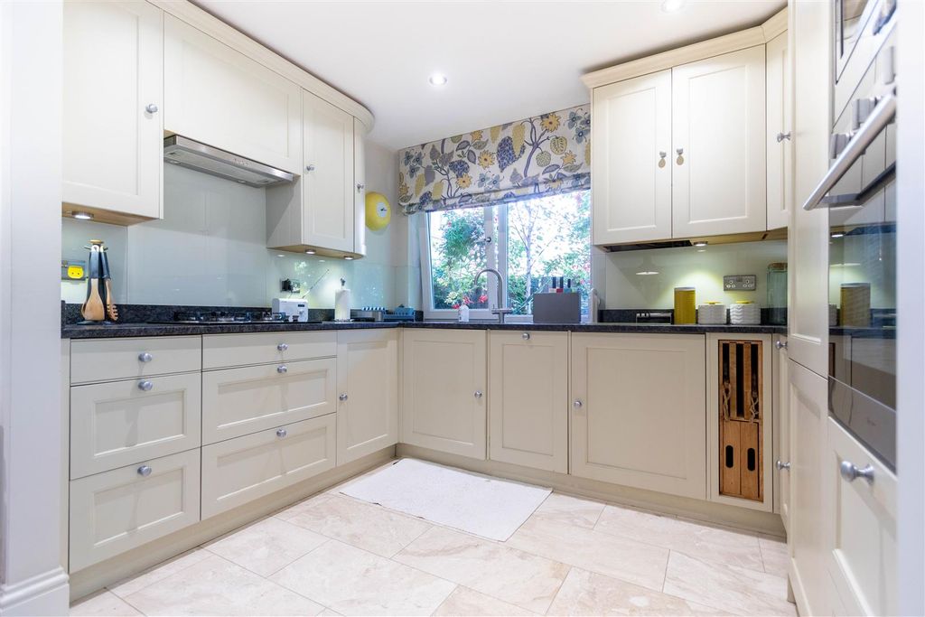 Property photo 3 of 11 Kitchen.Jpg