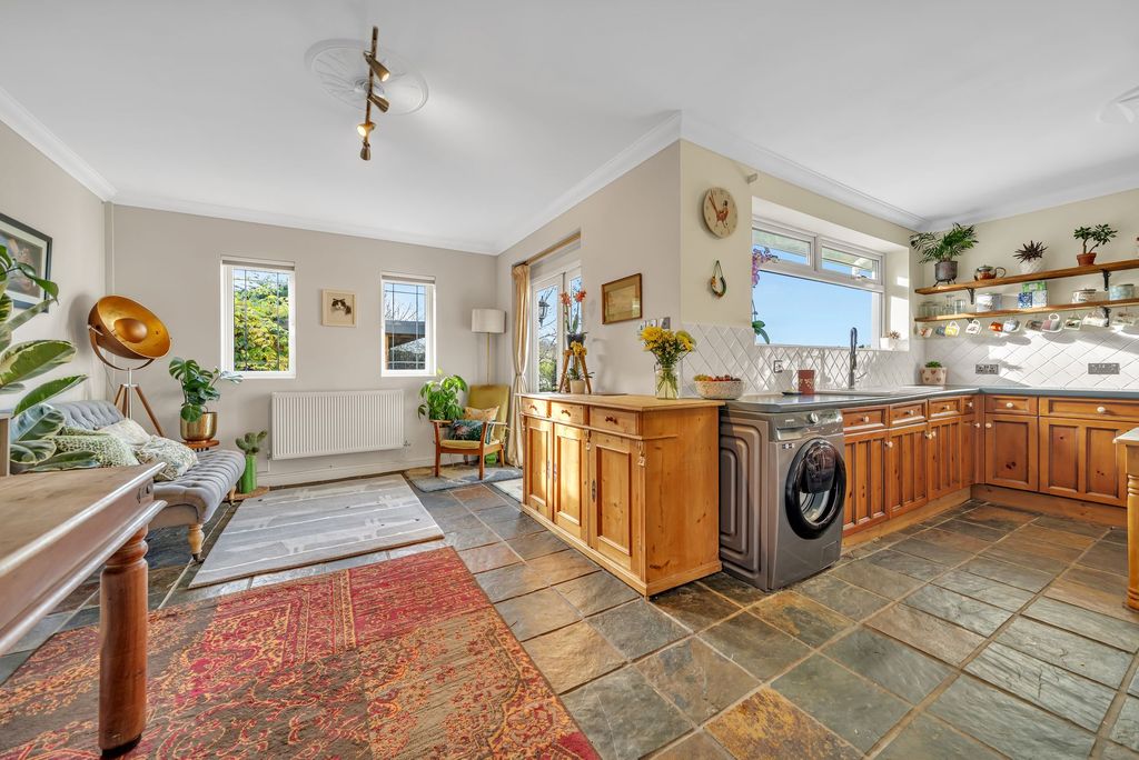 Property photo 3 of 39